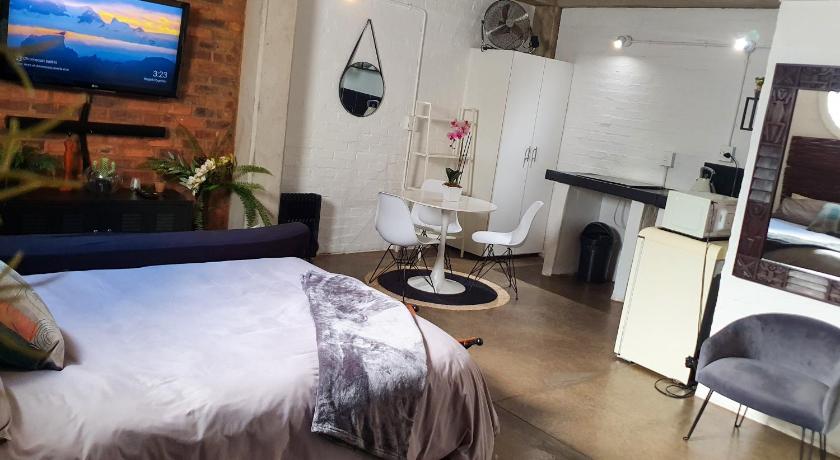 Craftsmen's ship Maboneng, Apartment photo