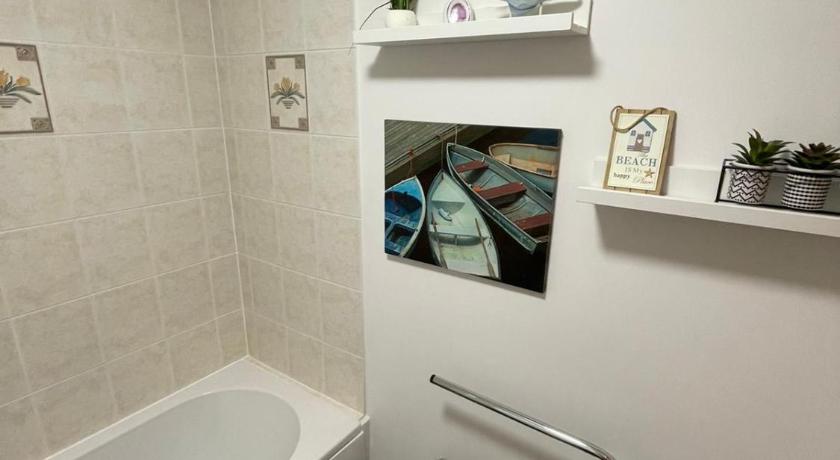 Self Catering Spacious 2 Bed Apartment with sea views photo