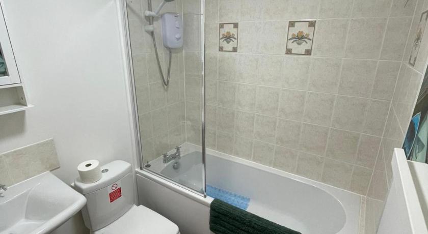 Self Catering Spacious 2 Bed Apartment with sea views photo
