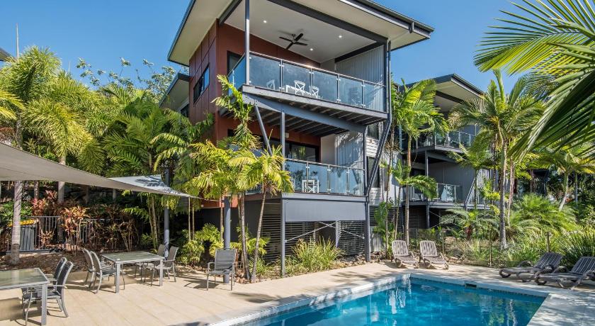 Pinnacle Apartments photo