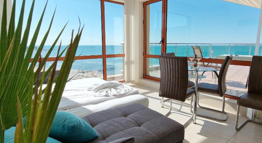 Marty's Beachfront Apartments photo