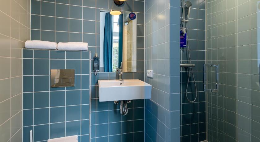 Image of Comfort Double Room with Private Bathroom and Shower 2