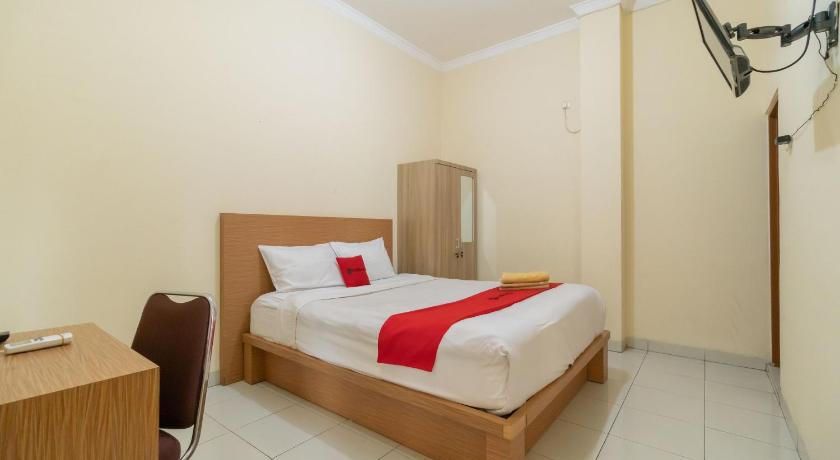 RedDoorz @ Jalan Kolonel Haji Burlian Palembang 2
