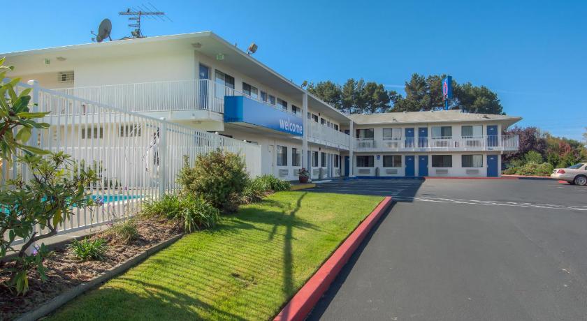 Motel 6-Arcata, CA - Humboldt University