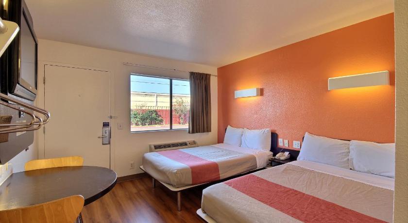 Motel 6-Laredo, TX - South