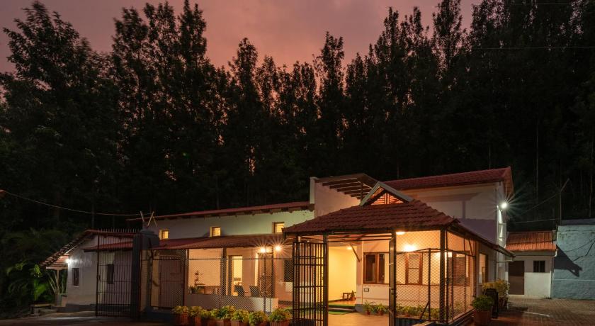 Clover, 1br amidst coffee plantation by Roamhome photo