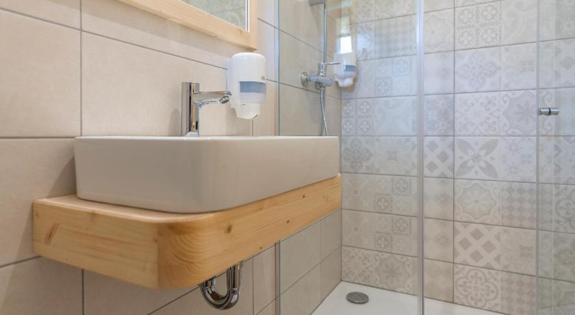 布莱德 Planinska koca na Uskovnici 2星级 酒店 景观