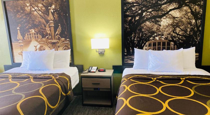 Super 8 By Wyndham New Iberia photo