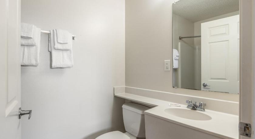 HomeTowne Studios & Suites Charlotte – Concord photo