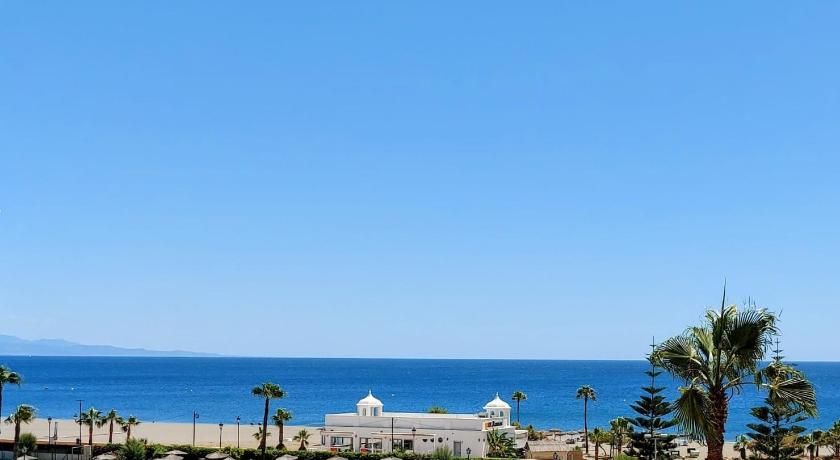 NORIA 2, pied dans le sable, magnifique vue mer, piscine, garage, climatisation