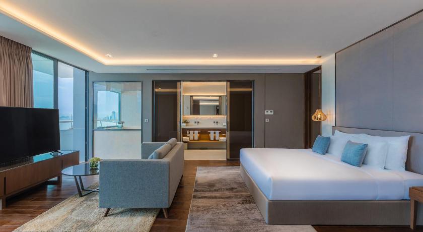 Image of Three bedroom Ocean Suite with Balcony and Jacuzzi Bathtub 0