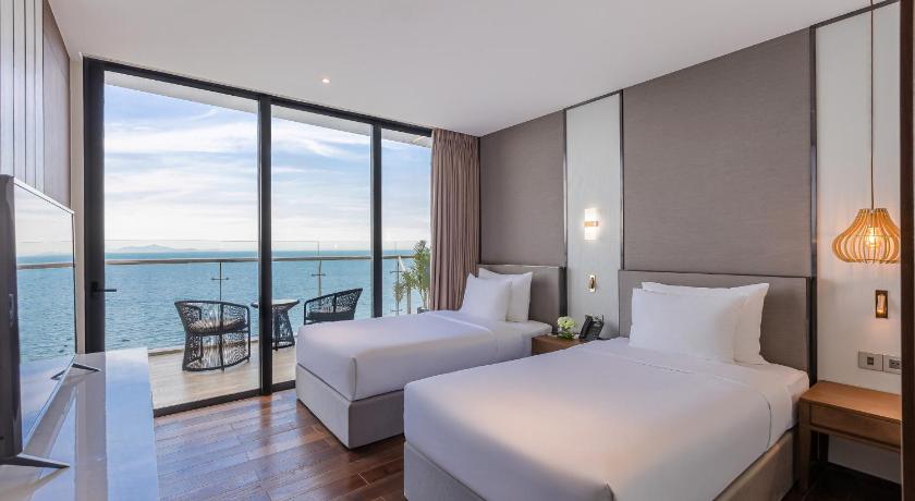 Image of Three bedroom Ocean Suite with Balcony and Jacuzzi Bathtub 1