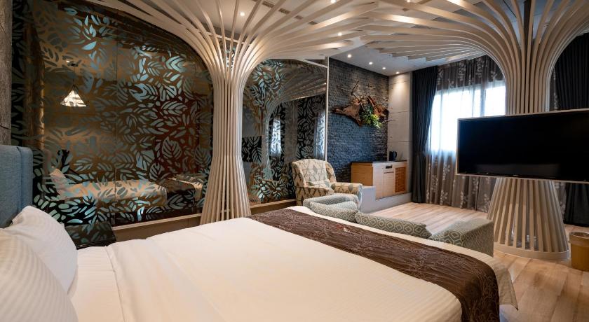 Image of Standard Double Room (Check-in after 21:00) 0