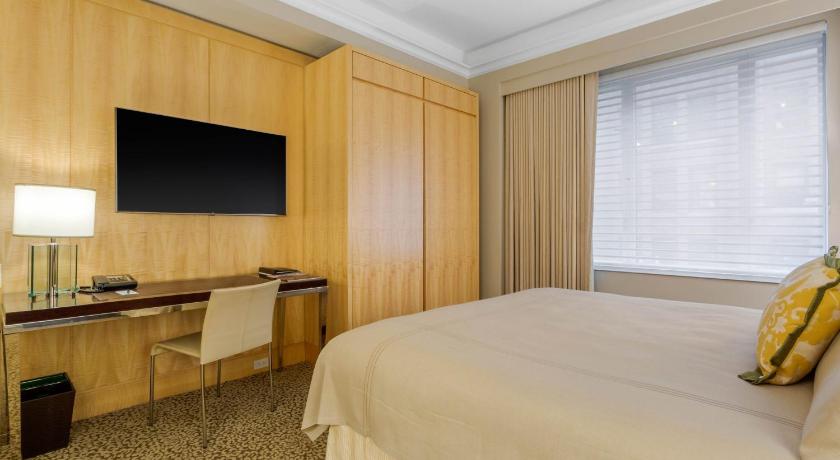 Zdjęcie: Pokój typu Deluxe z łóżkiem typu king-size ADA (Deluxe King Room ADA) 2