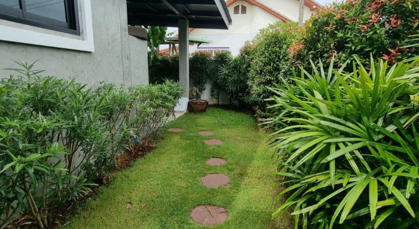 BAAN DALAH POOL VILLA photo