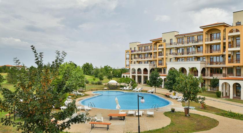 Lighthouse Golf Apart Complex&amp;Villas — Hotel in Balchik