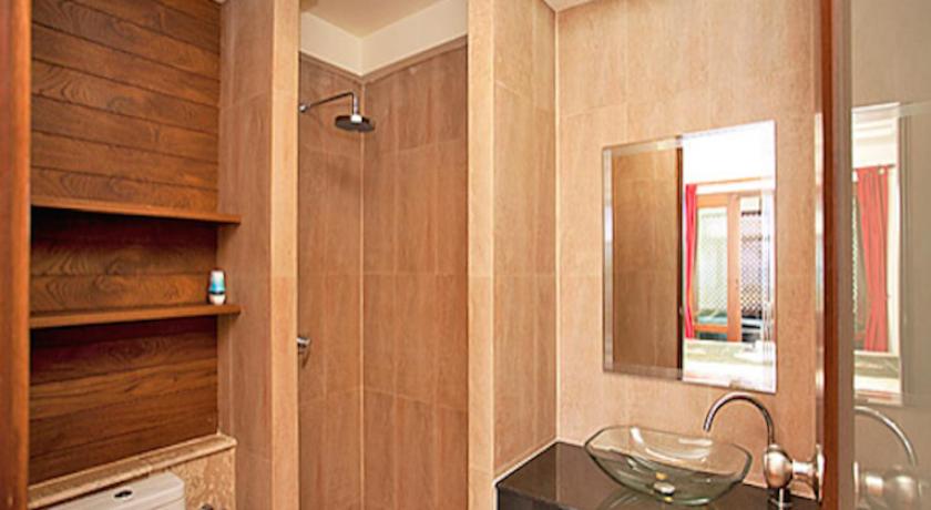 Image of Beachfront Apartment - 2 Bedroom (Lower floor) 16