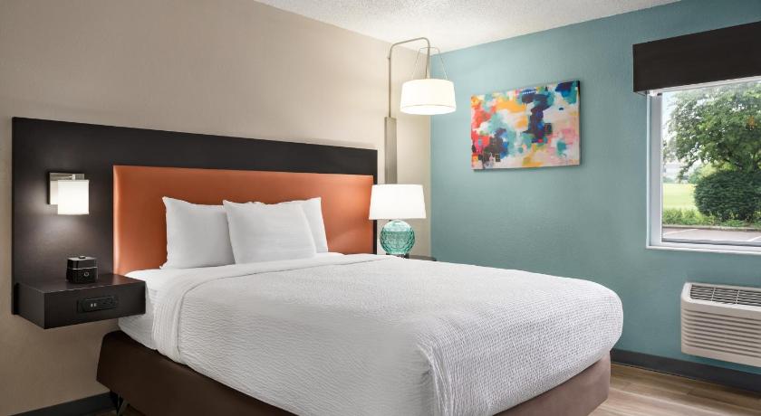 La Quinta Inn by Wyndham Columbus Dublin photo