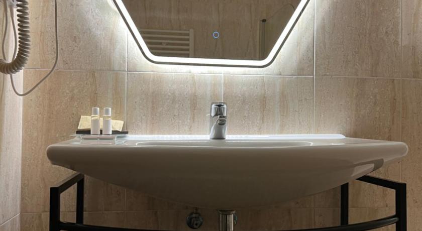 Hotel Suites Feria de Madrid photo
