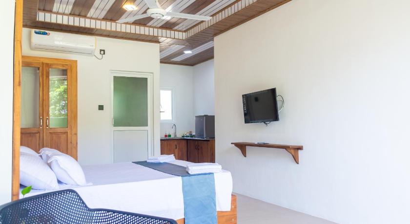 Western sky — Hotel in Negombo