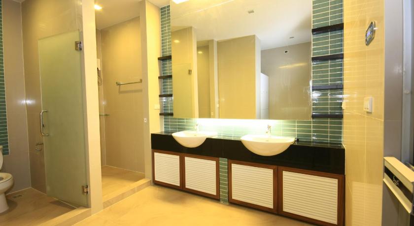 Bathroom, I Residence Hotel Sathorn (SHA Plus+) in Bangkok