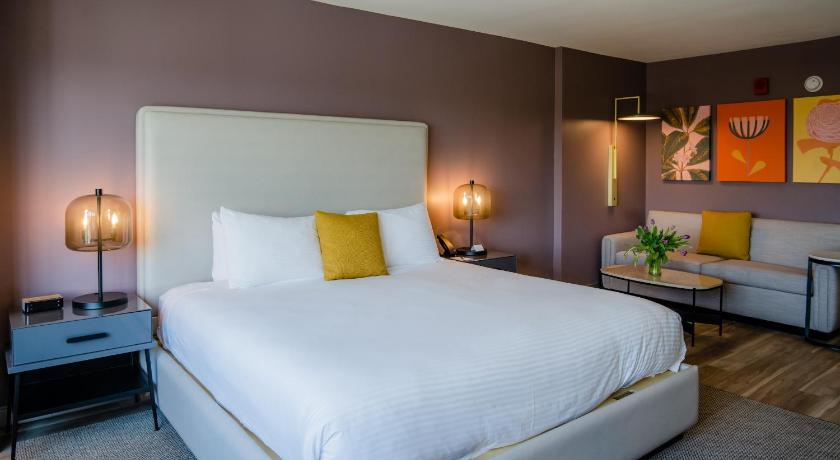 a hotel room with two beds and a lamp, Hotel Madera in Washington D.C.