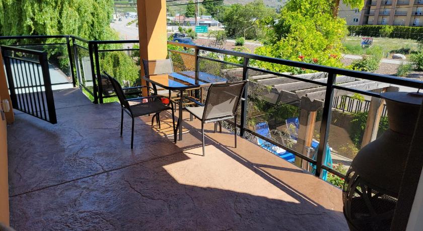 Sahara Suites photo