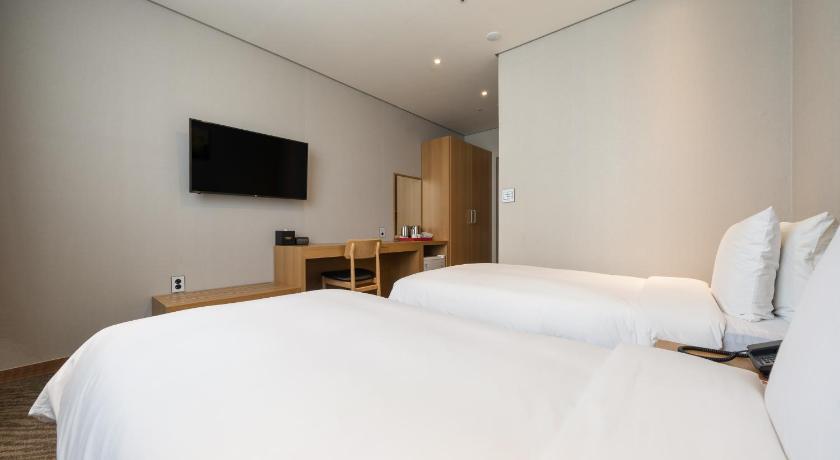 Image of Standard Twin Room 3