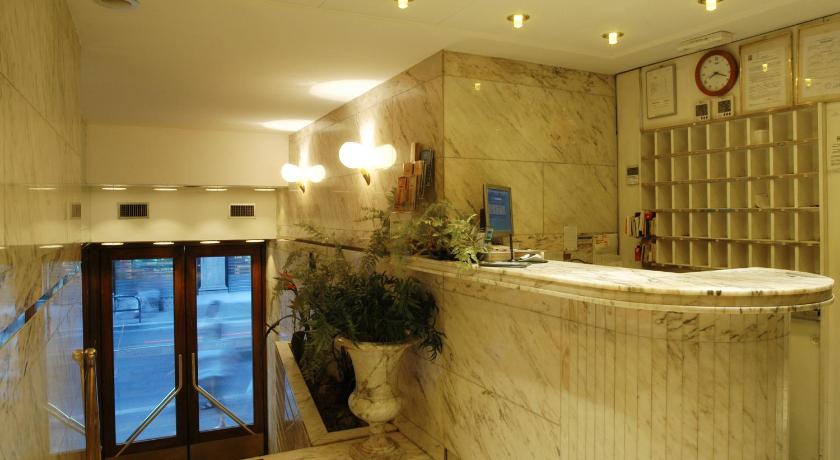 Hotel Tritone