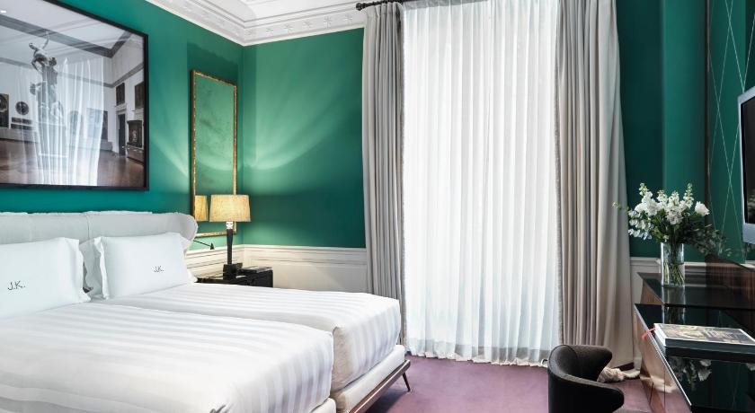 Фото: Двухместный номер Делюкс с 1 или 2 кроватями (Deluxe Double or Twin Room) 1