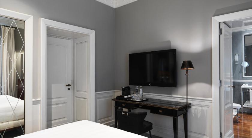 Фото: Двухместный номер Делюкс с 1 или 2 кроватями (Deluxe Double or Twin Room) 13