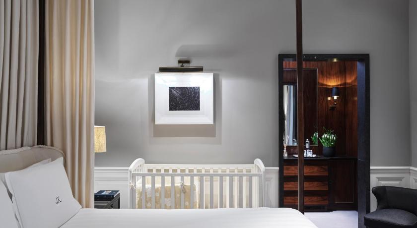 Фото: Просторный двухместный номер с 1 или 2 кроватями (Large Double or Twin Room) 8