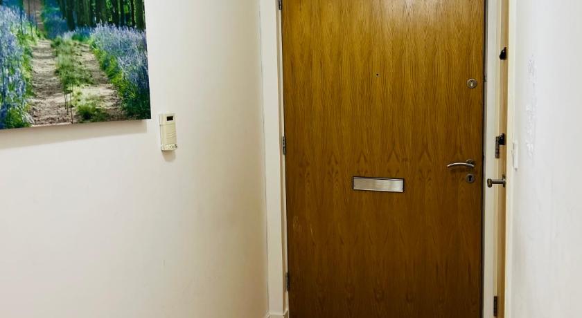 FABULOUS 2BED 2BATH Ground Floor SERVICED ACCOMMODATION Near CITY photo