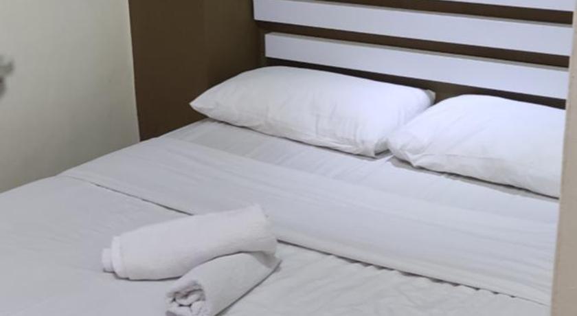 Image of Standard Queen Room 8