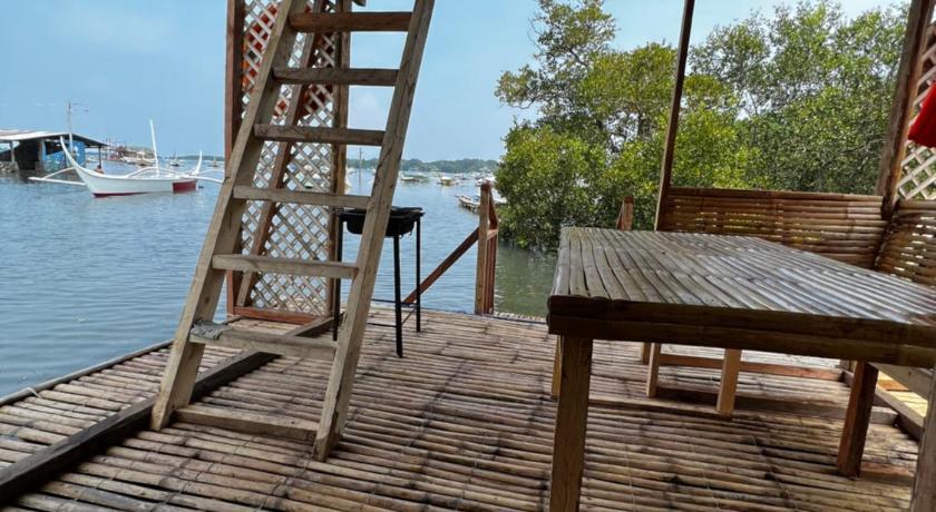 Onyong's Floating Cottage photo