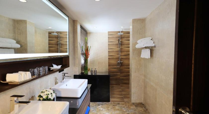Image of Deluxe Triple Room 2