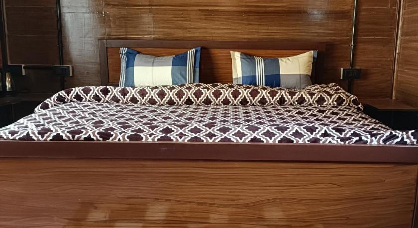 Chiraiyya Cottage Pangot photo