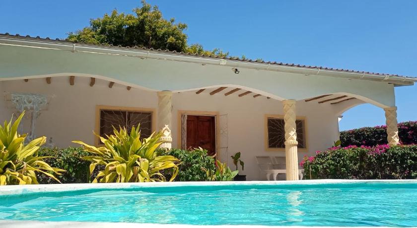 2 Bedroom Mangrove Cottage with Private Pool — Hotel in Watamu