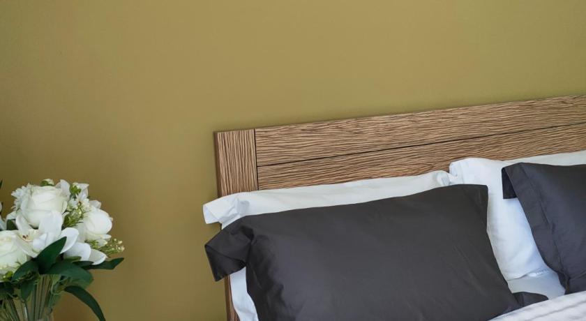 Studio One Bedroom KTC photo