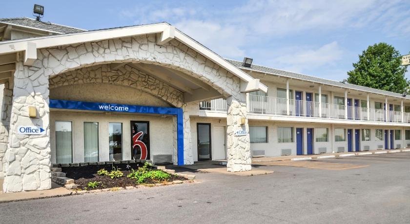 Motel 6-Saint Joseph, MO