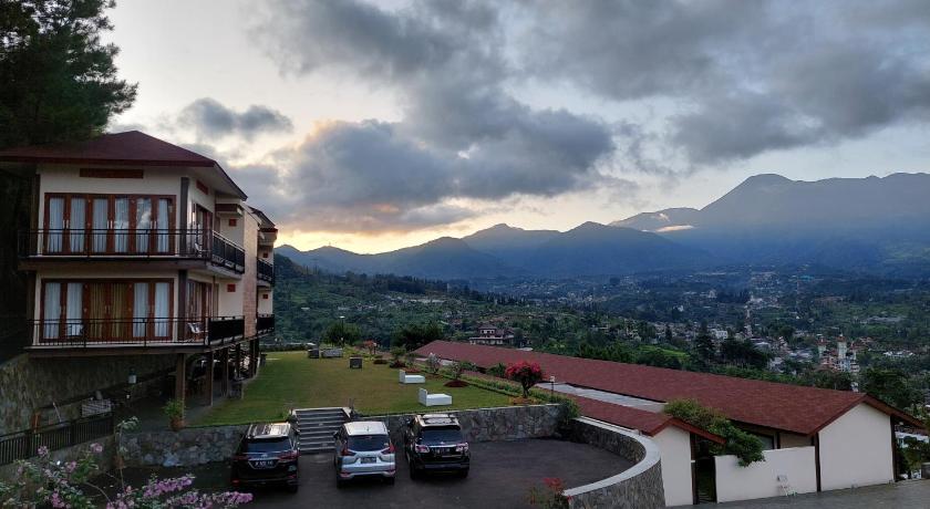 THE EIGHT Villa Bukit Panorama Sanad — Hotel in Puncak