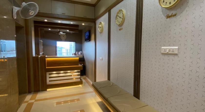 HOTEL BKC CROWN - NEAR TRADE CENTRE photo