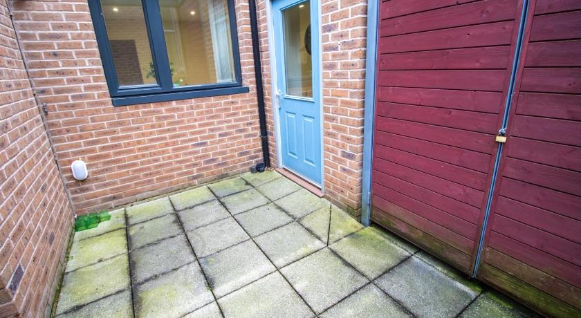 Large Modern Contractor House with Balcony & Private Parking - CMK by Comfy Workers photo