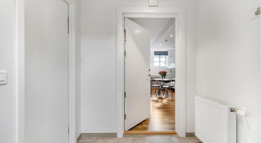 Image of Family Room with Private Bathroom 4