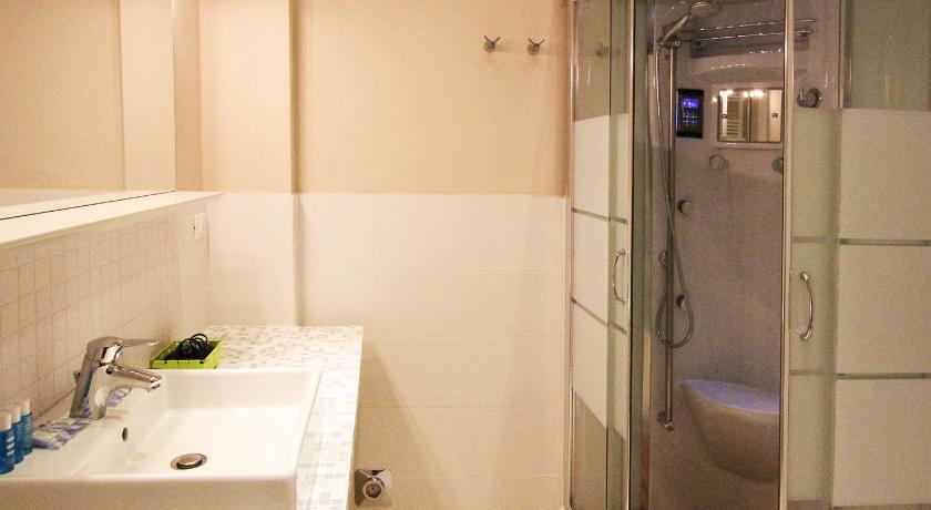 Image of Deluxe Double or Twin Room 3