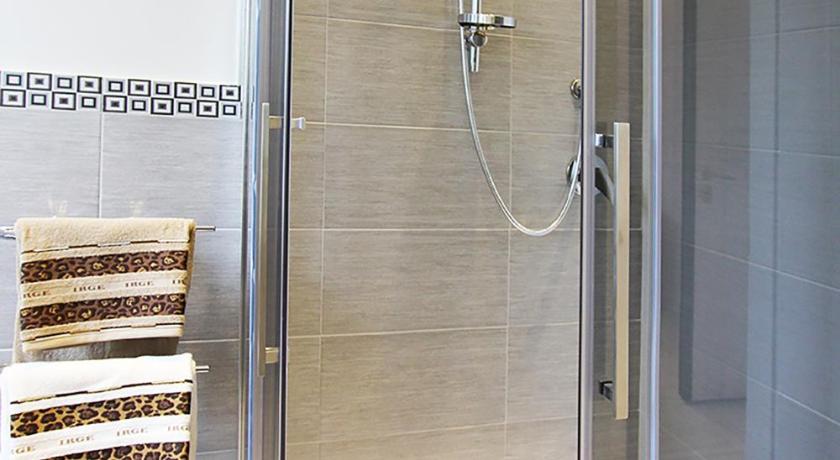 Image of Superior Quadruple Room 12