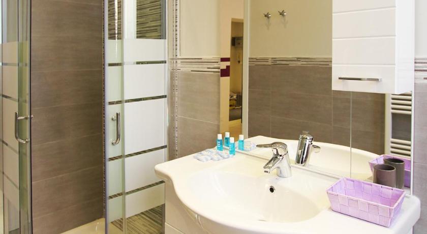 Image of Deluxe Room 6