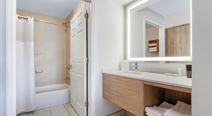 Image of 2 Double Beds 1 Bedroom Suite Sofa Bed 2