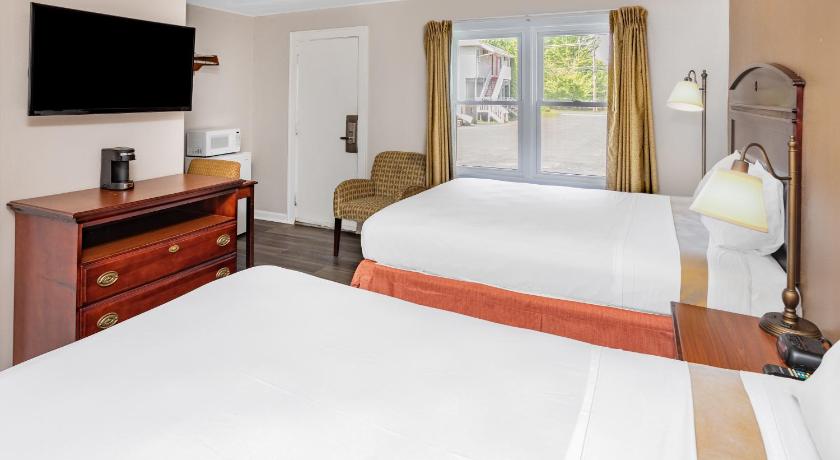 Travelodge by Wyndham Great Barrington Berkshires photo