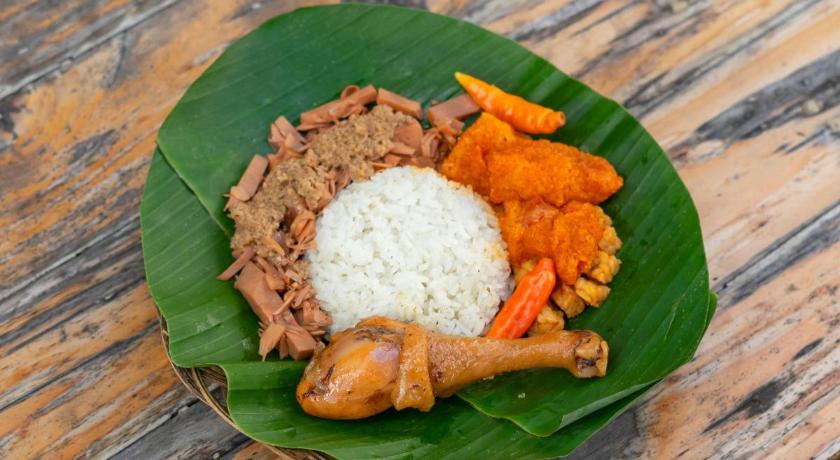 a plate of food on a wooden table, POP! Hotel Timoho Yogyakarta in Yogyakarta